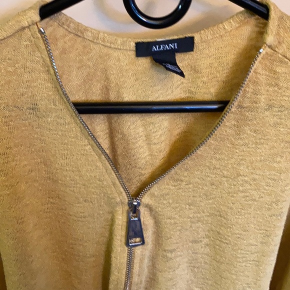 Top - Picture 2 of 3